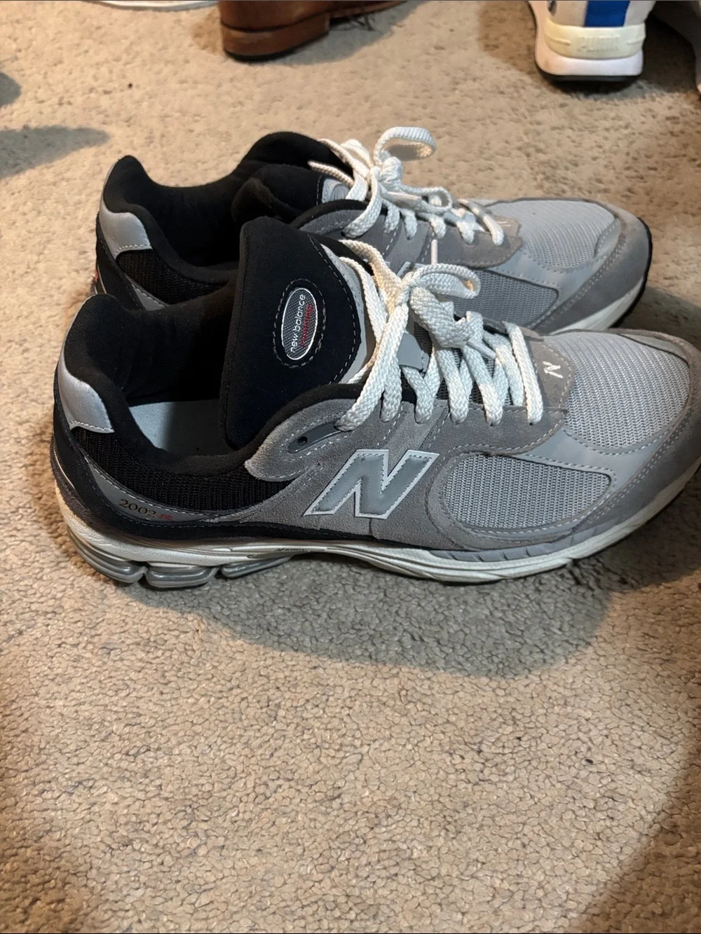 New Balance Men's Gray and Black Athletic Sneakers
